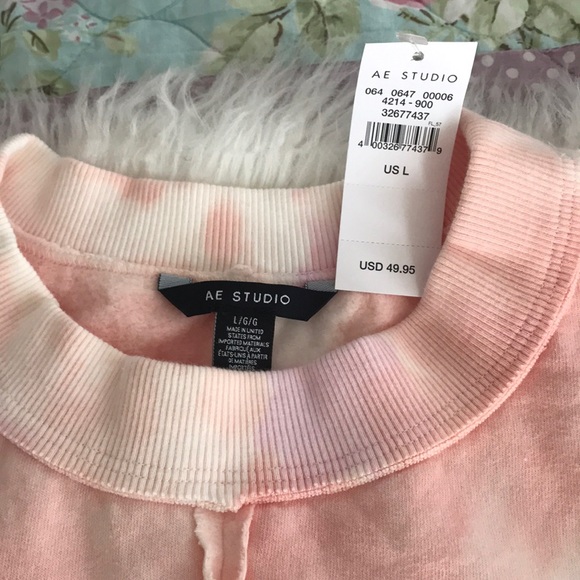 American Eagle crop tie dye sweatshirt NWT! - Picture 3 of 4